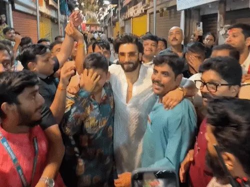 दीपिका संग सिद्धिविनायक पहुंचे रणवीर सिंह, भीड़ के बीच पत्नी की सुरक्षा का रखा ध्यान