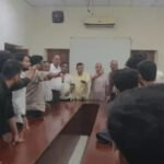 बीएचयू में एबीवीपी कार्यकर्ताओं और चीफ प्रॉक्टर के बीच तीखी बहस, छात्रहित के मुद्दों पर मांगा जवाब