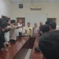 बीएचयू में एबीवीपी कार्यकर्ताओं और चीफ प्रॉक्टर के बीच तीखी बहस, छात्रहित के मुद्दों पर मांगा जवाब