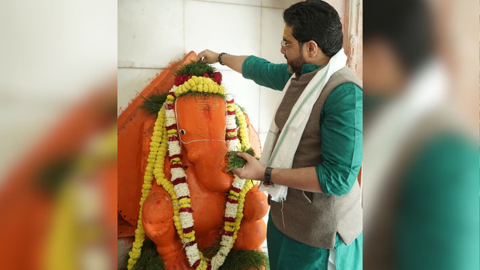 काशी विश्वनाथ मंदिर के CEO विश्वभूषण मिश्र का तबादला, बरखा सिंह को वाराणसी में नई जिम्मेदारी