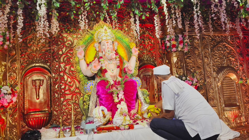 काशी में गूंजे गणपति बप्पा के जयकारे, शेरवाली कोठी में सजा लालबाग के राजा का दरबार