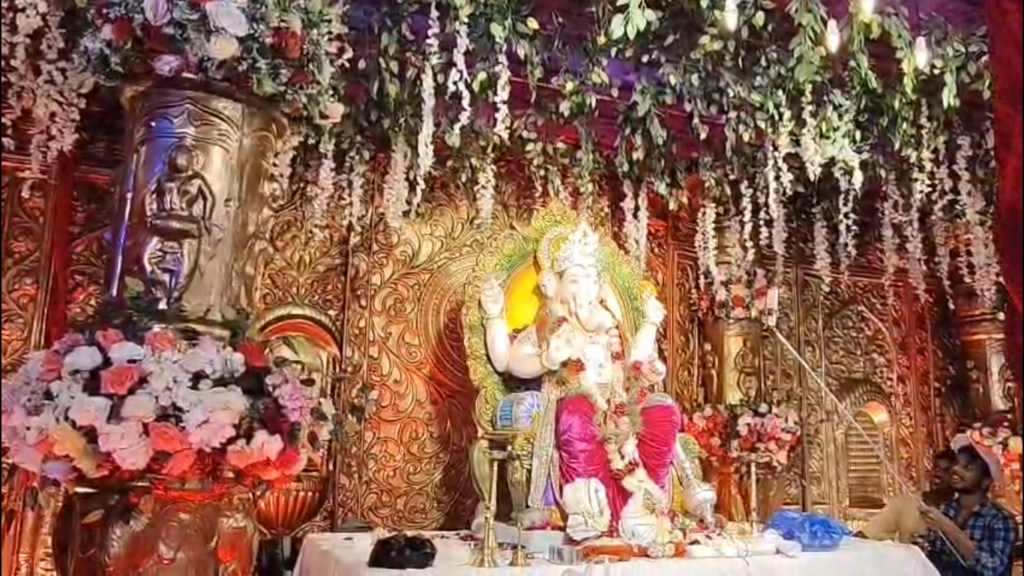 काशी में गूंजे गणपति बप्पा के जयकारे, शेरवाली कोठी में सजा लालबाग के राजा का दरबार