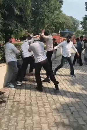मेरठ कॉलेज में फ्रेशर की पिटाई के बाद बवाल: 2 छात्र गुट भिड़े, बेल्ट से मारपीट; 6 हिरासत में