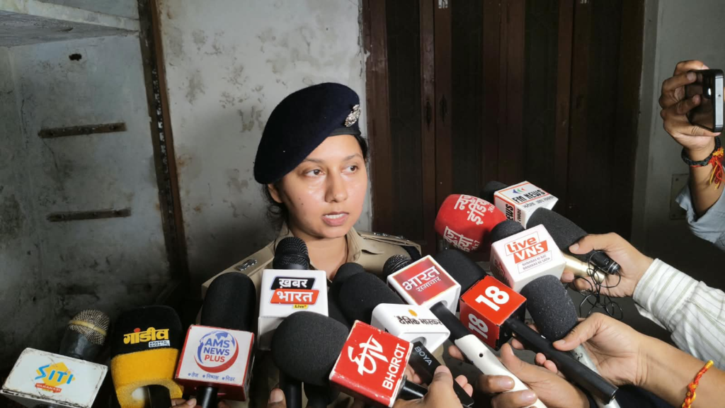 रथयात्रा में बंद मकान के भीतर चल रहा था जुए का खेल, 47 गिरफ्तार