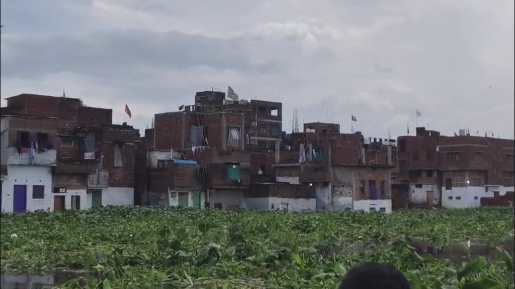 बाढ़ से बेहाल बनारस, राहत के दावों पर उठे सवाल; प्रभावित बोले- जरूरत के वक्त मदद नदारद