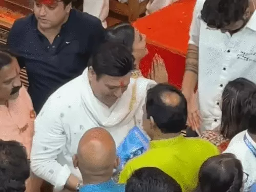 गोविंदा के साथ कोमल रानी पहुंचीं लालबागचा राजा, सुनीता आहूजा के अकेले दर्शन से फिर चर्चा में आया रिश्ता