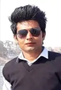 वाराणसी में बस ने बाइक सवार को कुचला: MTech के बाद पिता के साथ करते थे ठेकेदारी, पत्नी और 2 बच्चों का रो-रोकर बुरा हाल