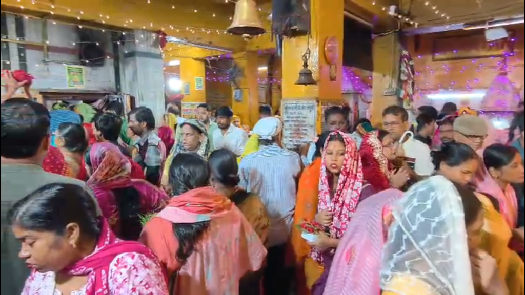अनंत चतुर्दशी पर लक्ष्मी कुंड में उमड़ी महिलाओं की भीड़, विधि-विधान से की भगवान विष्णु की पूजा
