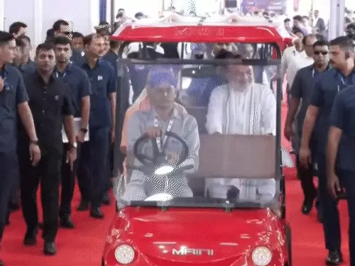 नोएडा में यूपी इंटरनेशनल ट्रेड शो का आगाज, गोल्फ कार्ट में पहुंचे अमित शाह-योगी; 85 देशों के खरीदार होंगे शामिल