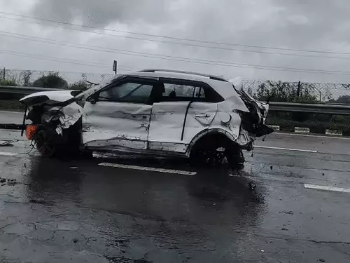 आगरा में 140 की स्पीड में दौड़ रही क्रेटा पलटी, 3 की मौत: एयरबैग ने बचाई आगे बैठे 2 युवकों की जान; दिल्ली से बलिया जा रहे थे
