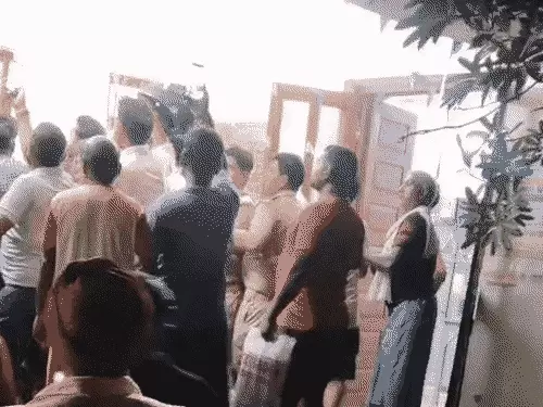 तीन दिन से बिजली गुल, उपकेंद्र पर पहुंचे ग्रामीण; दूसरे फीडरों की आपूर्ति बंद कराने पर हुआ विवाद