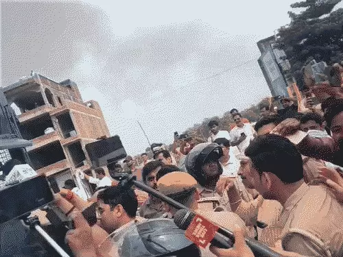 टोल प्लाजा पर किसानों के प्रदर्शन में भगदड़, कार की चपेट में आने से किसान की मौत