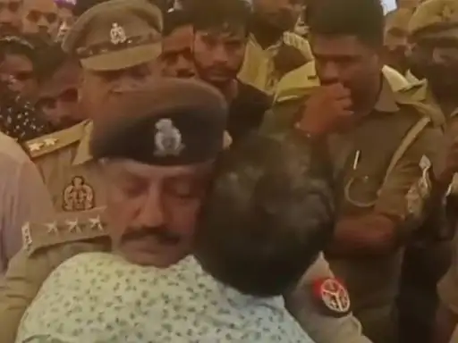 पटाखा फैक्ट्री विस्फोट मामले के बीच कौशांबी सीओ सत्येंद्र तिवारी के खिलाफ गिरफ्तारी वारंट, 10 सितंबर को कोर्ट में पेश करने का आदेश