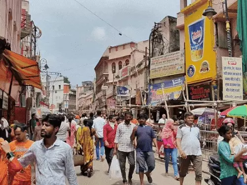 काशी विश्वनाथ मंदिर में स्पर्श दर्शन को लेकर विवाद: दलाली का विरोध करने पर युवक से मारपीट का आरोप, 5 पर केस