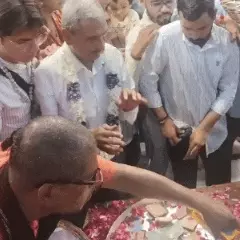 51 क्विंटल फूलों से सजा बाबा काल भैरव का दरबार, 112 साल पुरानी परंपरा में समृद्धि भैरव के रूप में हुए दर्शन