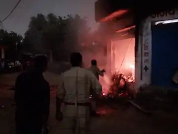 वाराणसी में गैस सिलेंडर ब्लास्ट से मची अफरातफरी, 10-15 मिनट के अंतराल पर फटे तीन सिलेंडर