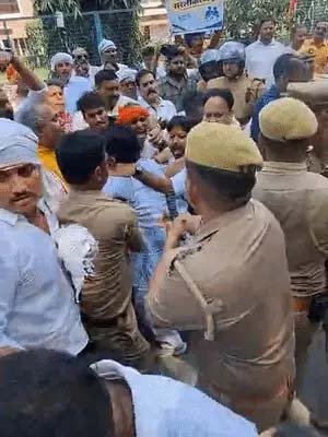 वाराणसी में UGC के नए नियमों के खिलाफ प्रदर्शन, कलेक्ट्रेट जा रहे करणी सेना कार्यकर्ताओं को पुलिस ने हिरासत में लिया
