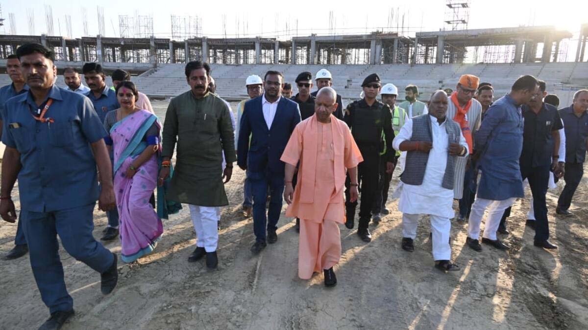 दो दिवसीय दौरे पर आज वाराणसी पहुंचेंगे सीएम योगी, विकास कार्यों और एयर शो की तैयारियों की करेंगे समीक्षा