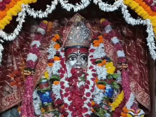 शारदीय नवरात्रि के पांचवें दिन स्कंदमाता के दरबार में उमड़ा आस्था का सैलाब, जयकारों से गूंजा मंदिर