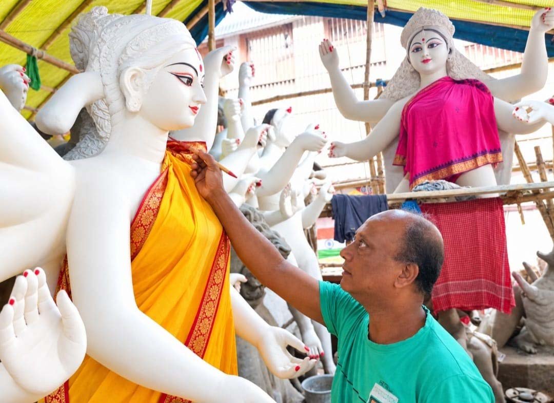 मां के स्वागत को तैयार हो रही काशी