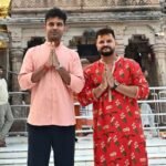 काशी के जायके के मुरीद हुए सुरेश रैना, बाटी-चोखा का लिया स्वाद; बाबा विश्वनाथ के भी किए दर्शन