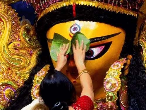 काशी में सिंदूर खेला के साथ मां दुर्गा को दी जा रही विदाई, अगले बरस फिर आने की कामना