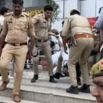 ग्रेटर नोएडा में किसानों और पुलिस के बीच टकराव, प्रदर्शनकारियों को हिरासत में लेकर हटाया