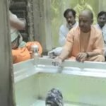 काशी पहुंचे सीएम योगी, कालभैरव और बाबा विश्वनाथ के दरबार में टेका मत्था