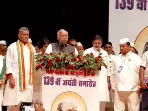 पटना में खड़गे के बयान पर सियासी घमासान, बोले- मोदी क्या उसका बाप भी जाएगा