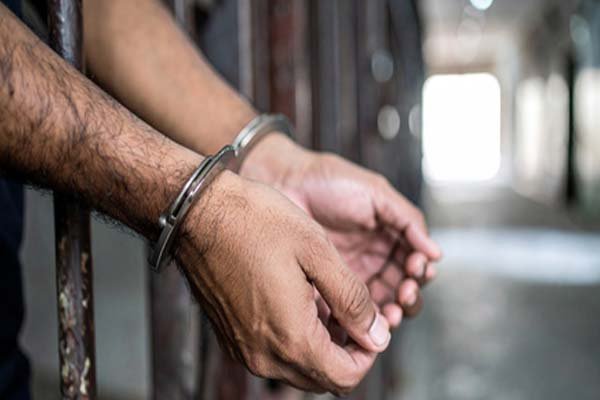 वाराणसी में एयर शो से पहले पकड़ा गया फर्जी कैप्टन, नमोघाट के प्रतिबंधित हेलिपैड क्षेत्र में घूम रहा था युवक