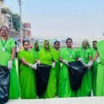 एयर शो के बाद गंगा घाटों पर फैली गंदगी, ग्रीन आर्मी की 20 महिलाओं ने चलाया सफाई अभियान