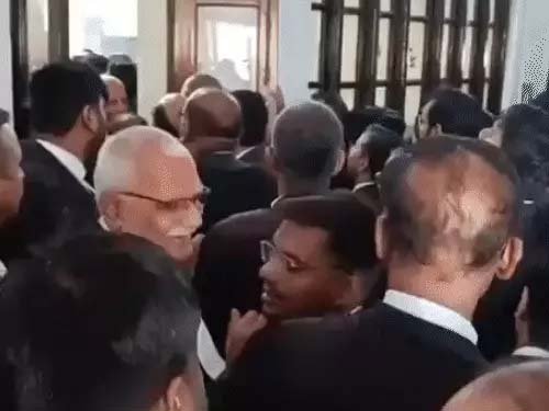 इलाहाबाद हाईकोर्ट में वकील से दुर्व्यवहार का आरोप, बार एसोसिएशन ने CJI को लिखा पत्र