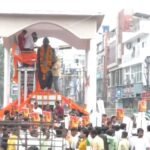 मलदहिया चौराहे पर सरदार पटेल की प्रतिमा का दुग्धाभिषेक, पुष्पांजलि अर्पित कर किया नमन