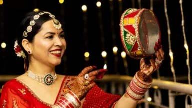 सजना है मुझे सजना के लिए…. चांद का दीदार कर पति की लंबी उम्र की मांगेंगी सुहागिनें, 14 घंटे 57 मिनट का रहेगा निर्जला व्रत