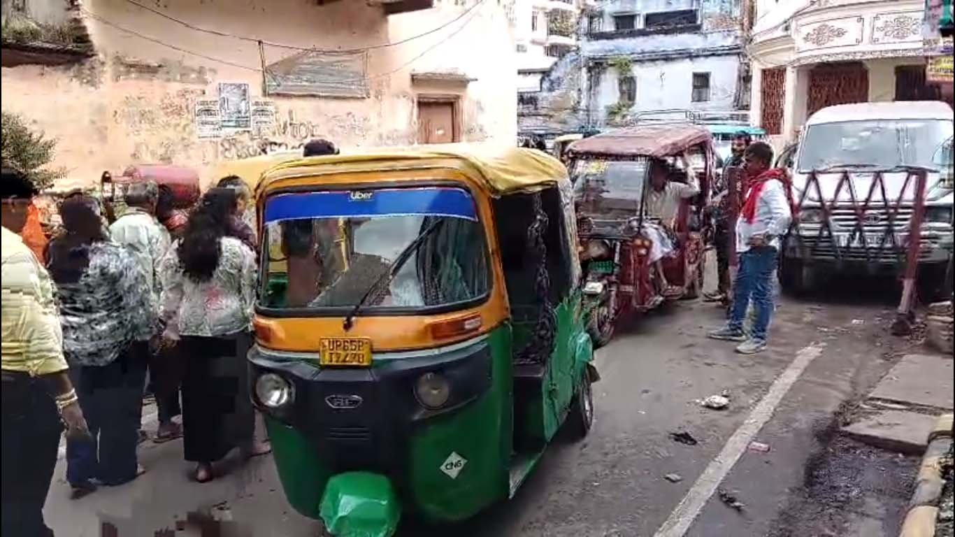महामृत्युंजय मंदिर के आसपास टोटो का कब्जा, अवैध वसूली के आरोप से स्थानीय लोगों में आक्रोश