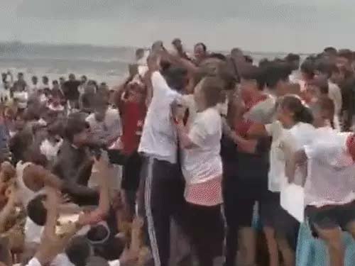 प्रयागराज में ‘रन फॉर यूनिटी’ मैराथन में बवाल, कुर्सियां तोड़ीं; सर्टिफिकेट के लिए मची लूट