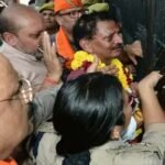 नामांकन के दौरान कमिश्नरी गेट पर भाजपा प्रत्याशी से धक्का-मुक्की, अफसरों के हस्तक्षेप से खुला गेट