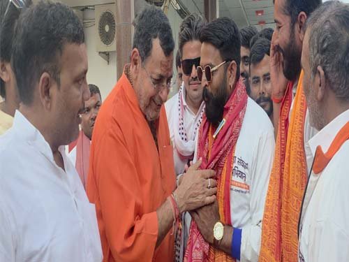 PM Modi के 25 साल पूरे होने पर काशी में भव्य आयोजन, वडनगर से 500 बाइकर्स पहुंचे; बाबा विश्वनाथ का करेंगे जलाभिषेक
