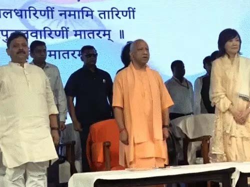 शिंजो आबे की याद में बने मेमोरियल कॉरिडोर को देख भावुक हुईं आकिए आबे, बोलीं- आज मेरी इच्छा पूरी हुई
