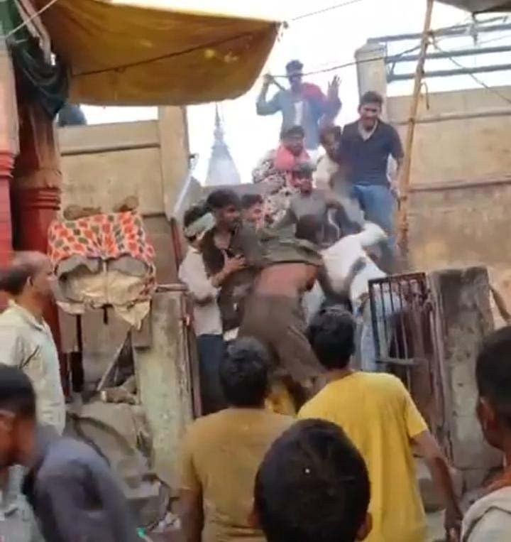मणिकर्णिका घाट पर अंतिम संस्कार के दौरान मारपीट