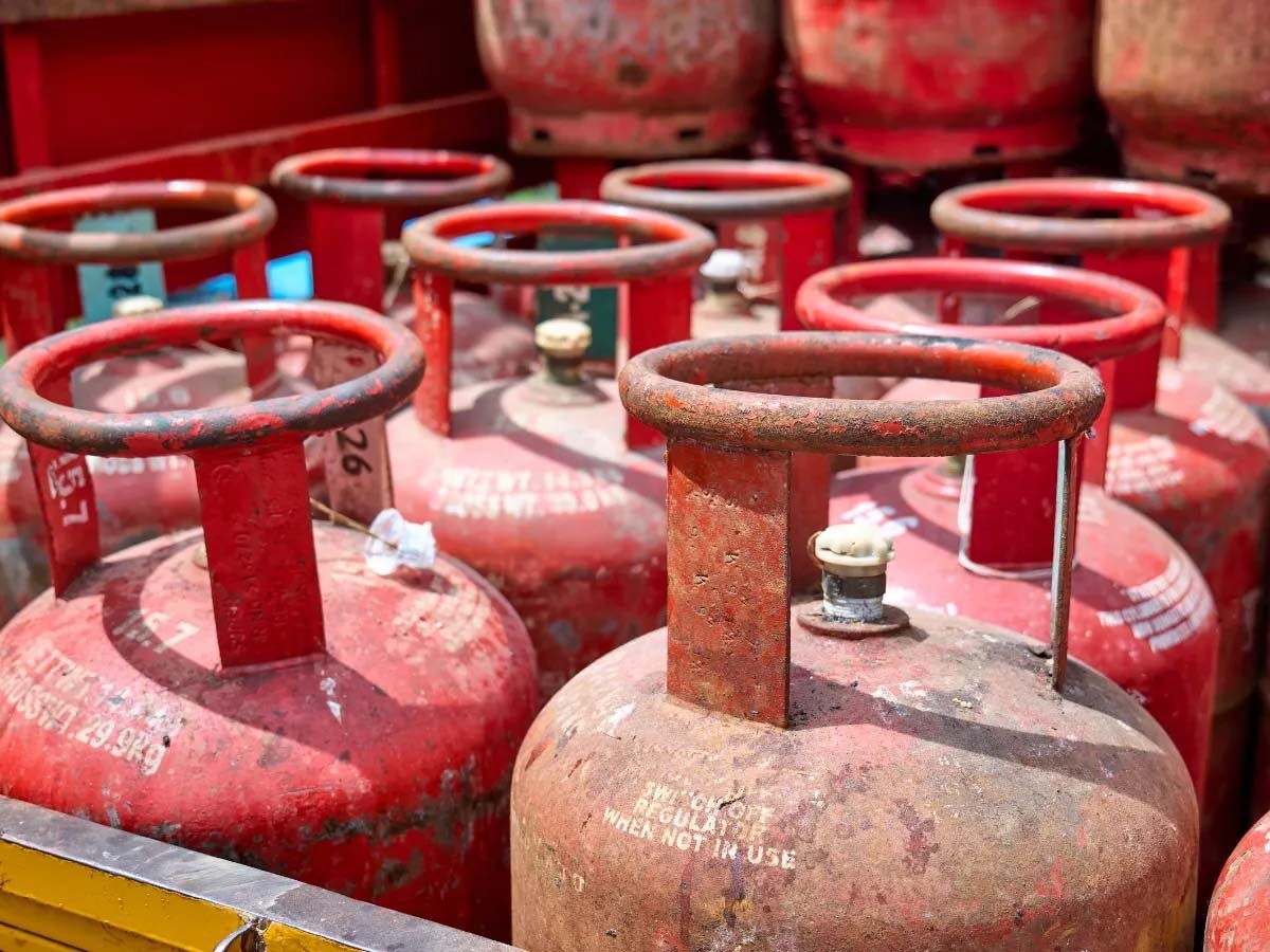 त्योहारों से पहले महंगाई का झटका, कमर्शियल LPG सिलेंडर केबढ़े दाम