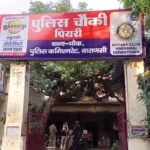 बेनियाबाग में बच्चे पर गाड़ी चढ़ाने का आरोप, आक्रोशित लोगों ने कार पर बरसाए पत्थर