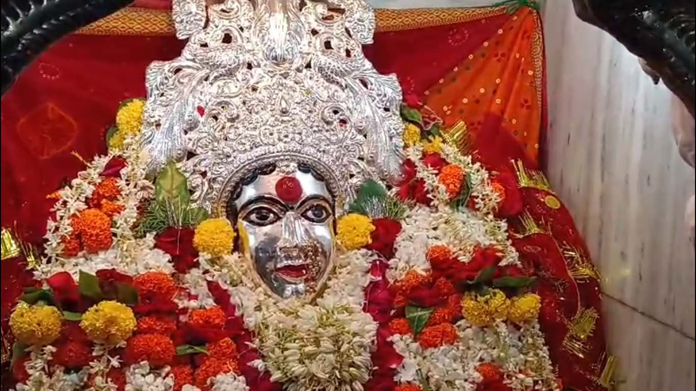वाराणसी में मां ब्रह्मचारिणी के दर्शन को उमड़े श्रद्धालु, मंदिर में गूंजे जयकारे