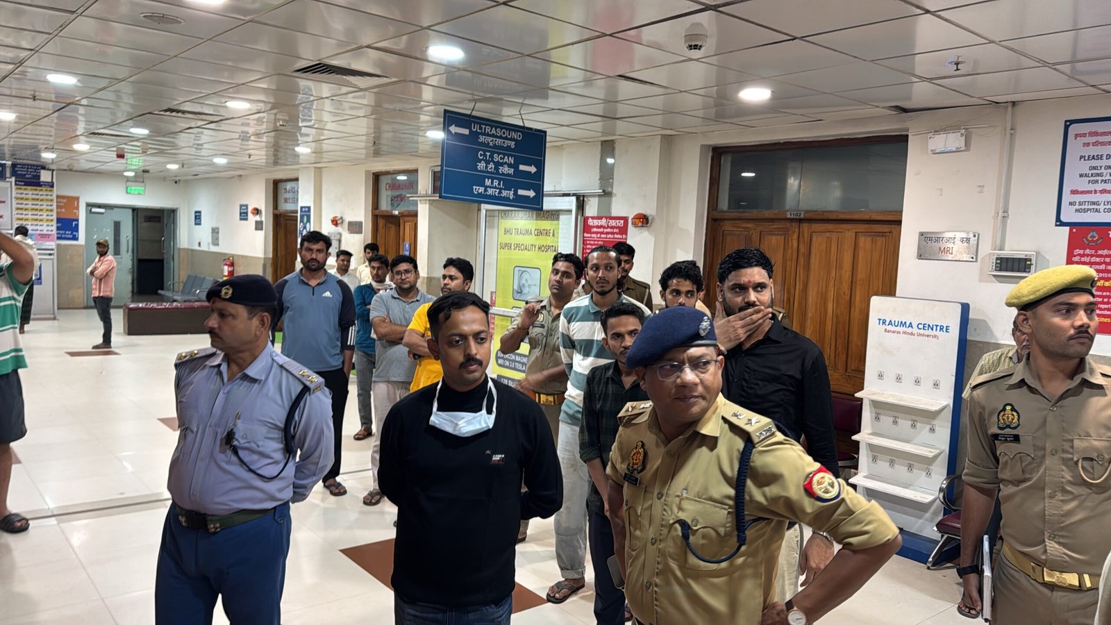 वाराणसी में क्राइम टीम पर फायरिंग, सिपाही अमित शुक्ला को लगी गोली; BHU ट्रॉमा सेंटर में भर्ती