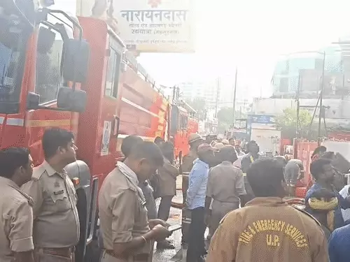 वाराणसी में साड़ी-आभूषण के शोरूम में लगी भीषण आग, तीन घंटे बाद पाया काबू