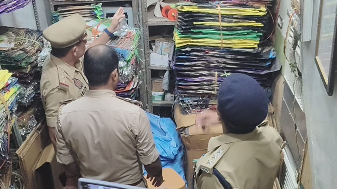 सुनील गुजराती की मौत के बाद एक्शन में पुलिस, वाराणसी में 56 किलो चीनी मांझा बरामद; दुकानदार गिरफ्तार