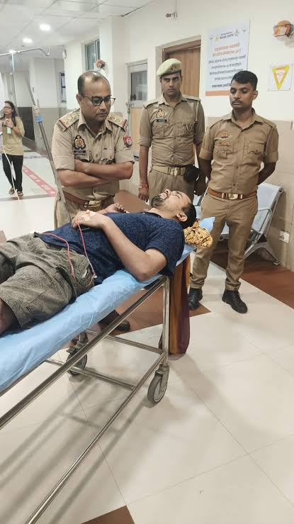 वाराणसी में पिता-पुत्र के विवाद में चली गोली, 32 वर्षीय युवक घायल; रिवॉल्वर लेकर थाने पहुंचा पिता