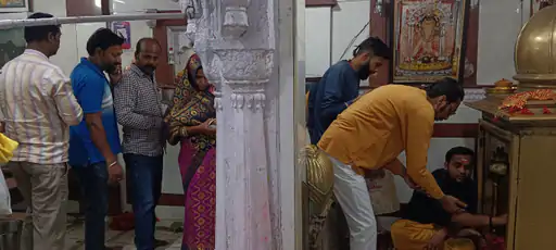 नवरात्रि के छठवें दिन मां कात्यायनी के दरबार में उमड़े श्रद्धालु, हल्दी चढ़ाने से पूरी होती है विवाह की मनोकामना