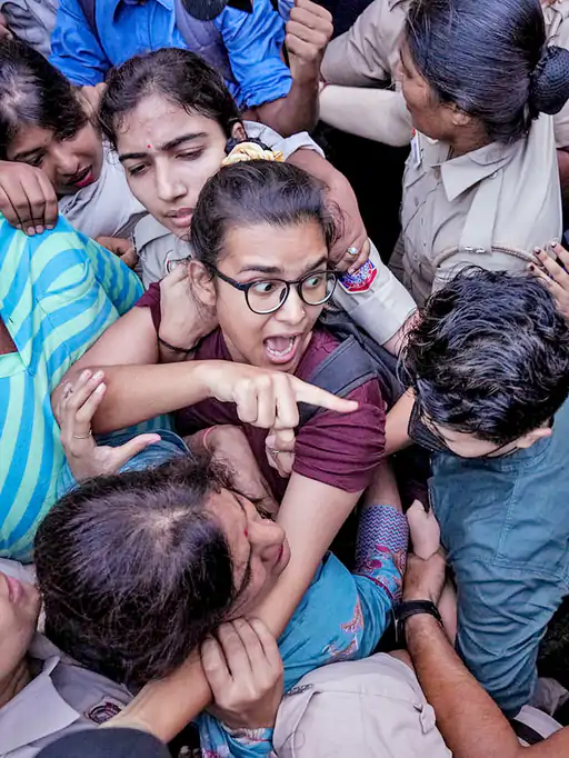 अभिजीत दीपके की आज पेशी, 8 दिन में दूसरी बार पुलिस की कार्रवाई; मंदिर मार्ग थाने पहुंची लीगल टीम