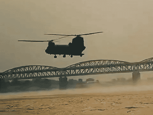 Varanasi Air Show: नमो घाट पर राफेल की गर्जना से गूंजा आसमान, हेलिकॉप्टर से क्रूज पर उतरे कमांडो; देखें एयर शो की रिहर्सल